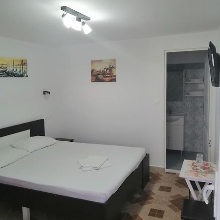 Hotel Casa Alexandru Două Mai Esterno foto